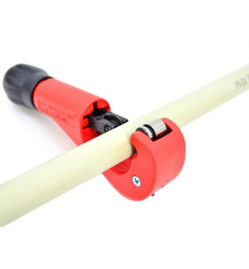 PIPE CUTTER w/ DEBURRER 6-45mm