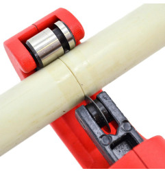 PIPE CUTTER w/ DEBURRER 3-32mm