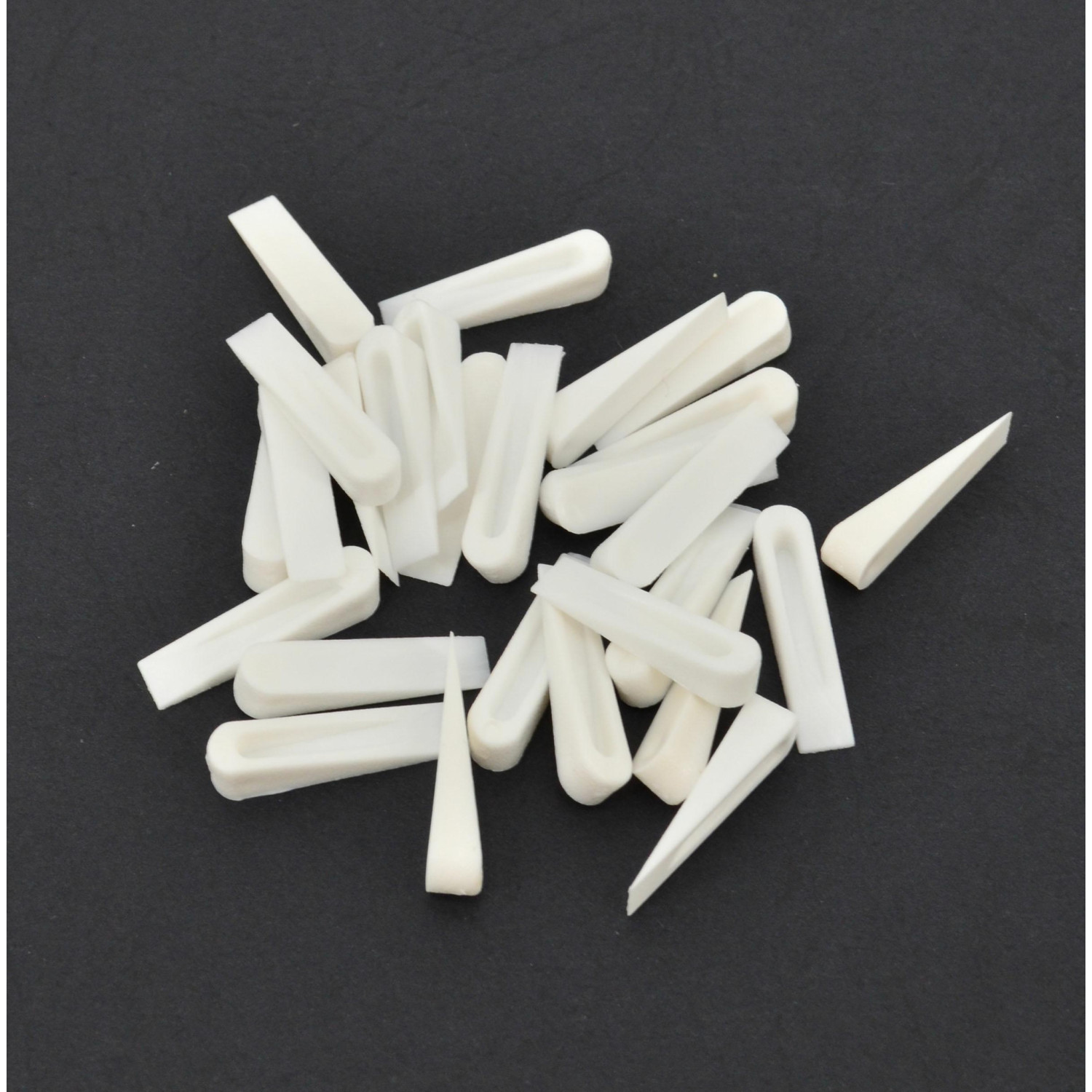 TILE WEDGES 27x6mm 1000pcs/ BUCKET TILE WEDGES 27x6mm 1000pcs/ BUCKET