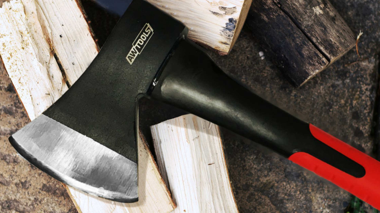 Siekiera do domu, ogrodu, na budowę lub na biwak - poradnik zakupowy