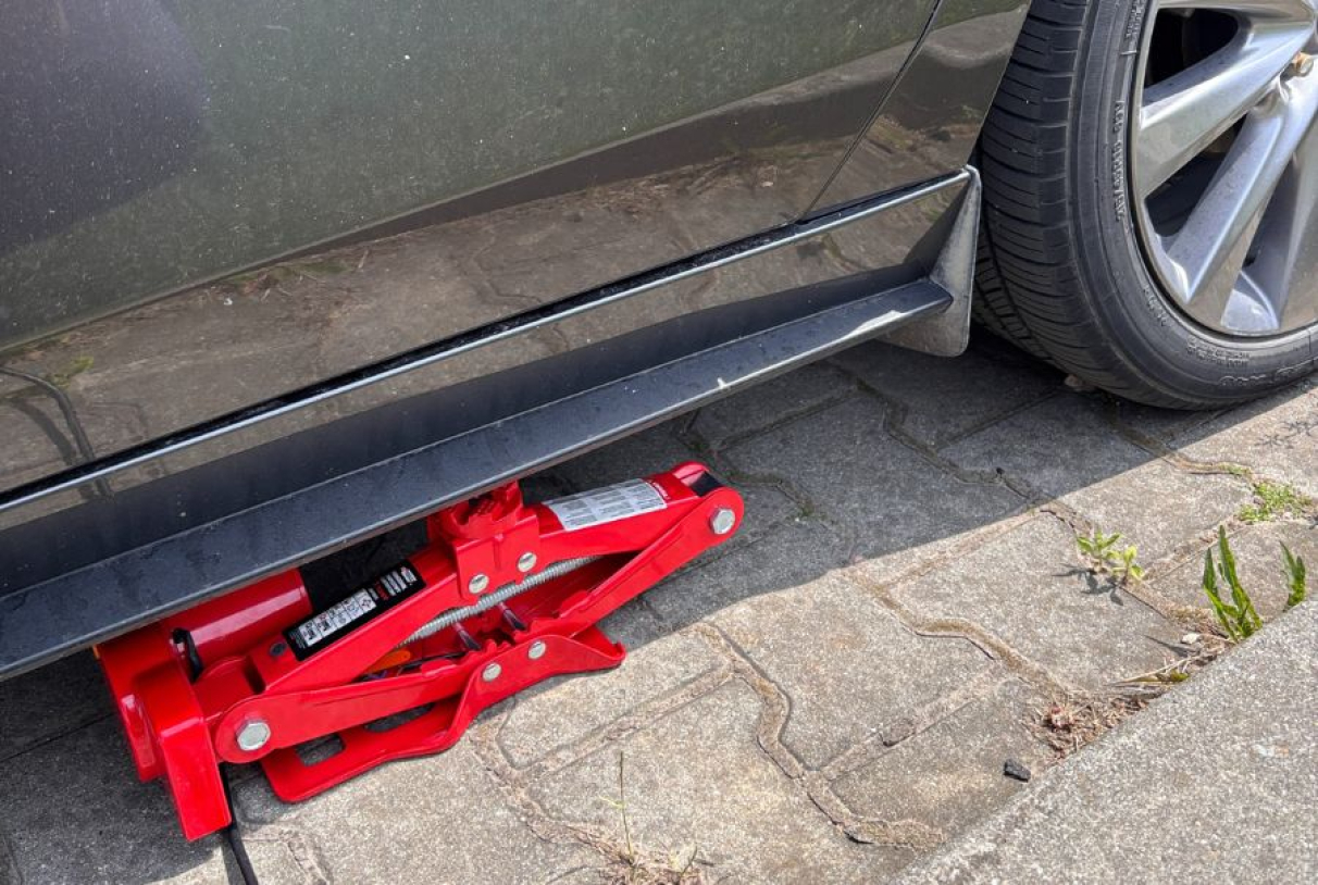 Jak i czym bezpiecznie podnieść auto?